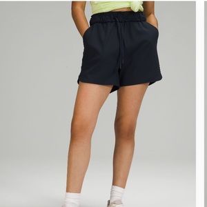 Lululemon Stretch High-Rise Short 3.5 inches - Colour: True Navy - Size: 6